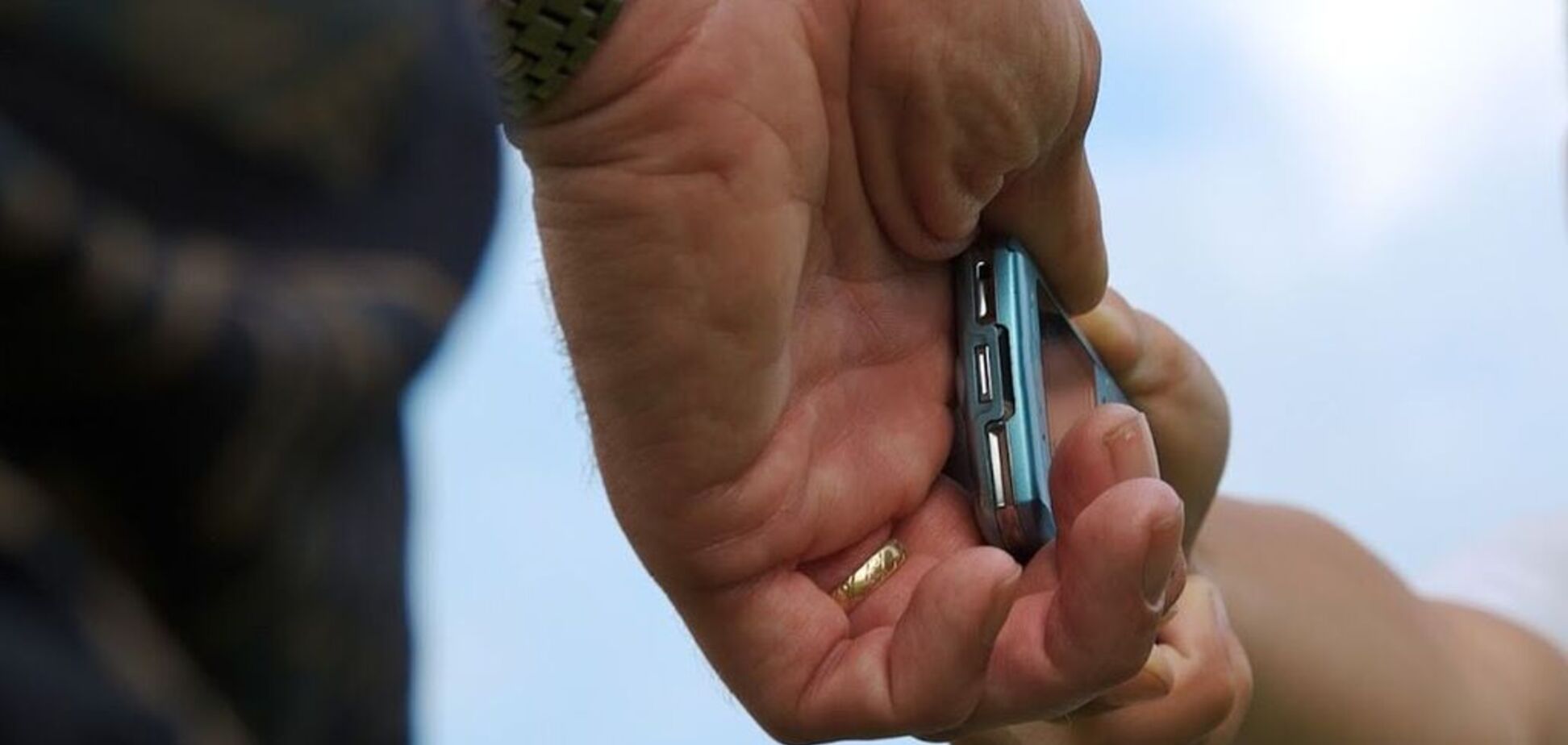 Атаковал в подъезде: в Днепре ребенок стал жертвой грабителя