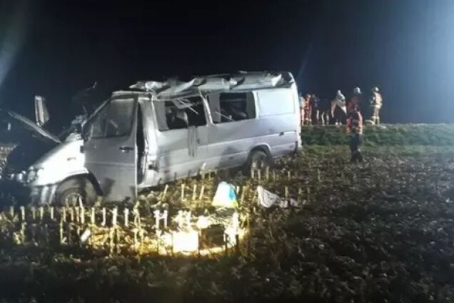 В Чехии маршрутка с украинцами попала в серьезное ДТП: фото с места