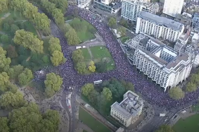 У Британії почався мільйонний мітинг проти Brexit: вражаючі кадри