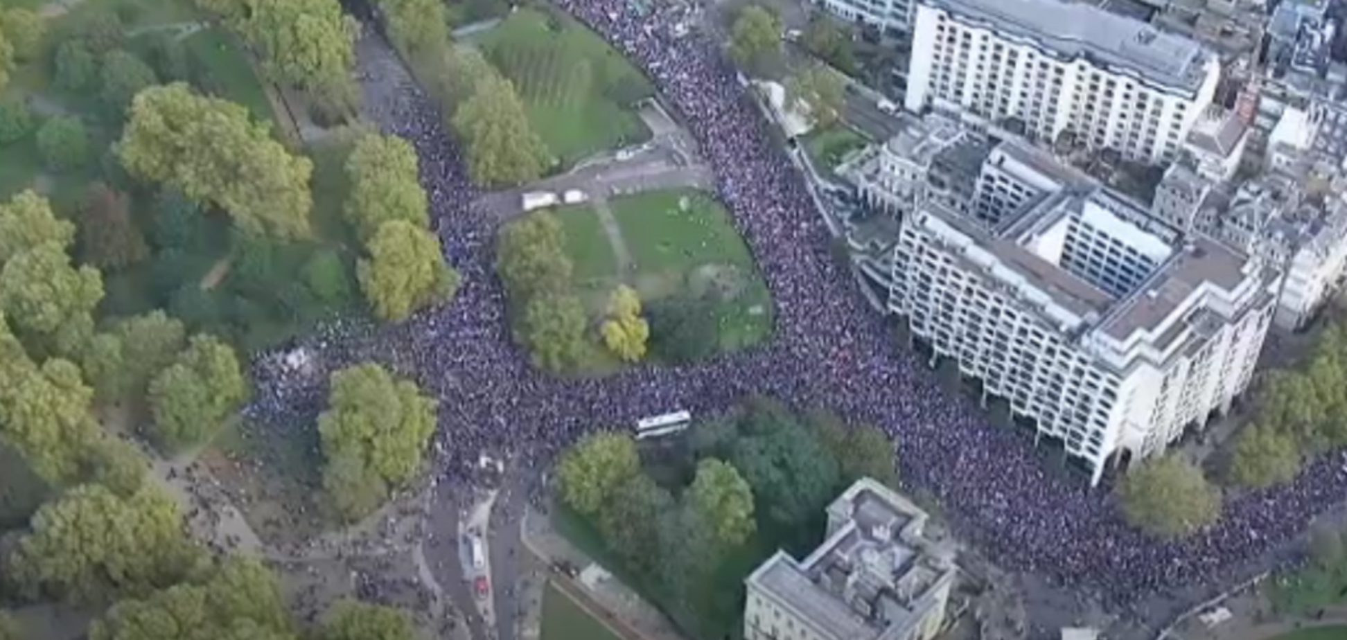 У Британії почався мільйонний мітинг проти Brexit: вражаючі кадри