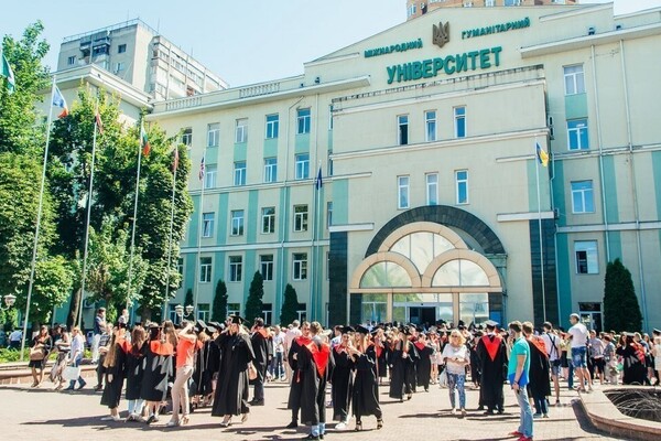 'Україну придумали польські масони!' Скандальний викладач одеського вишу звільнився