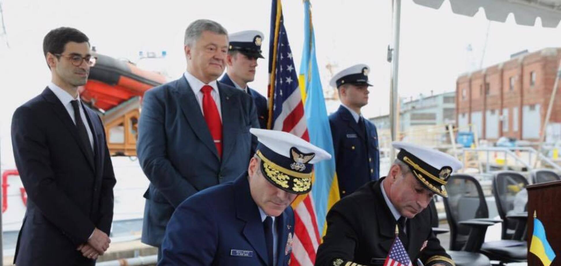 'Стануть до лав ВМС України!' Порошенко зробив сенсаційну заяву про катери від США