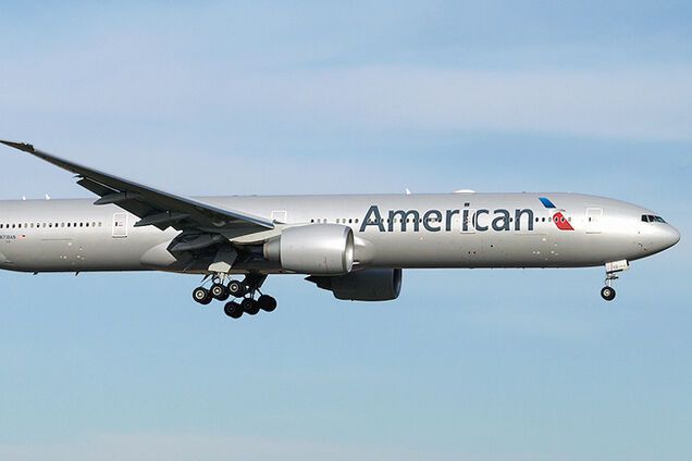 'Члены экипажа потеряли сознание!' С самолетом American Airlines произошло странное ЧП