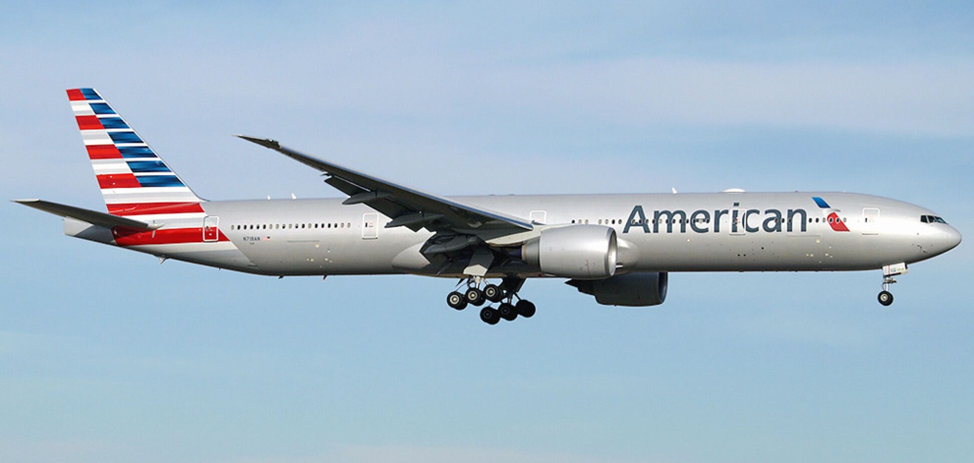 'Члены экипажа потеряли сознание!' С самолетом American Airlines произошло странное ЧП