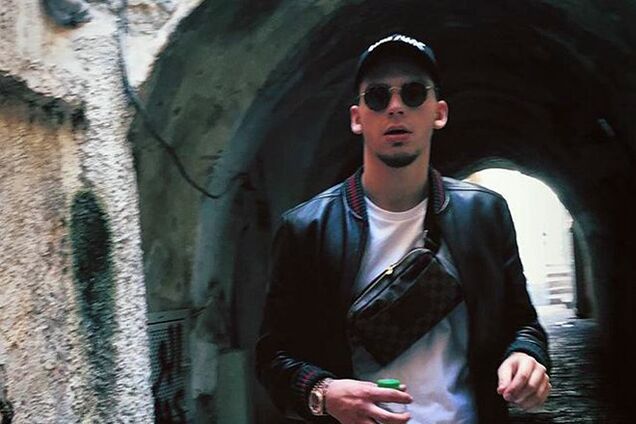 У Росії обстріляли автомобіль скандального репера