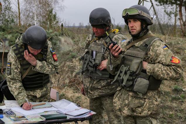 На Донбасі окупанти поранили трьох захисників України