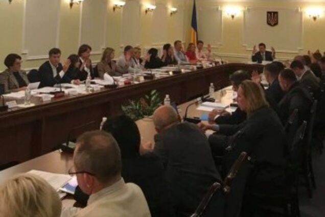 Офис президента подозревает руководство налогового комитета Рады в коррупции