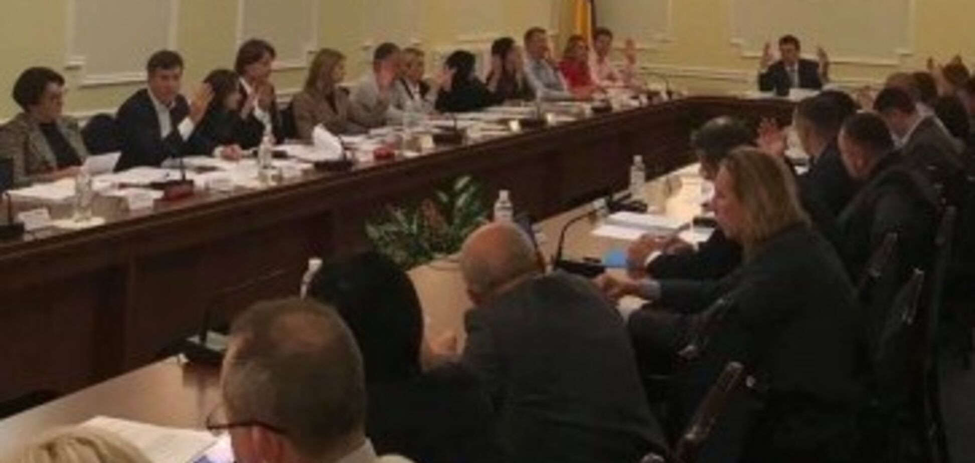 Офис президента подозревает руководство налогового комитета Рады в коррупции