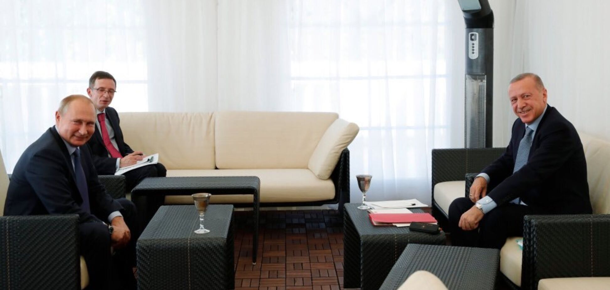 'Щеки, как у Аленушки!' 'Диванное' фото Путина повеселило сеть