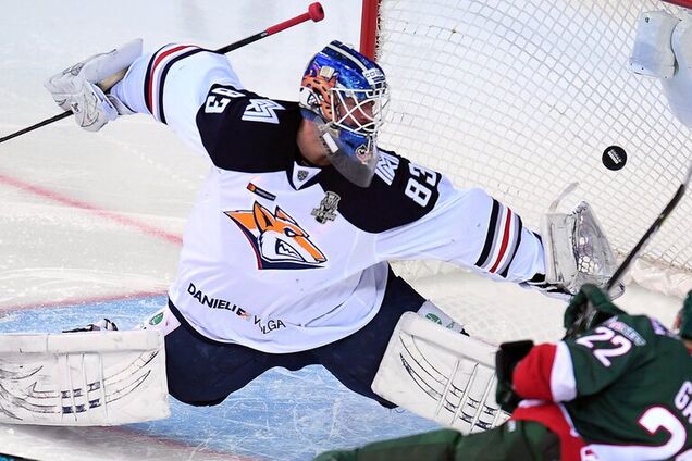 Воротареві збірної Росії рiзонули по горлу під час матчу - опубліковано відео