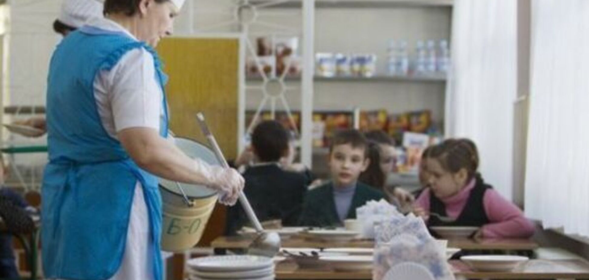 'Дети хотят нормально питаться!' В сети показали ужасные фото пищи в школе Киева