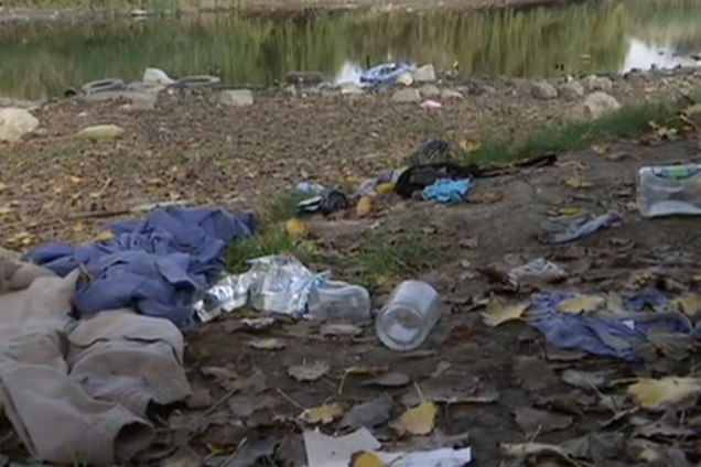 Їли сиру цибулю: в Одесі мати покинула на ставку 6 дітей