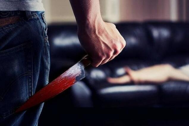 В Днепре мужчина изрезал ножом внука и его девушку