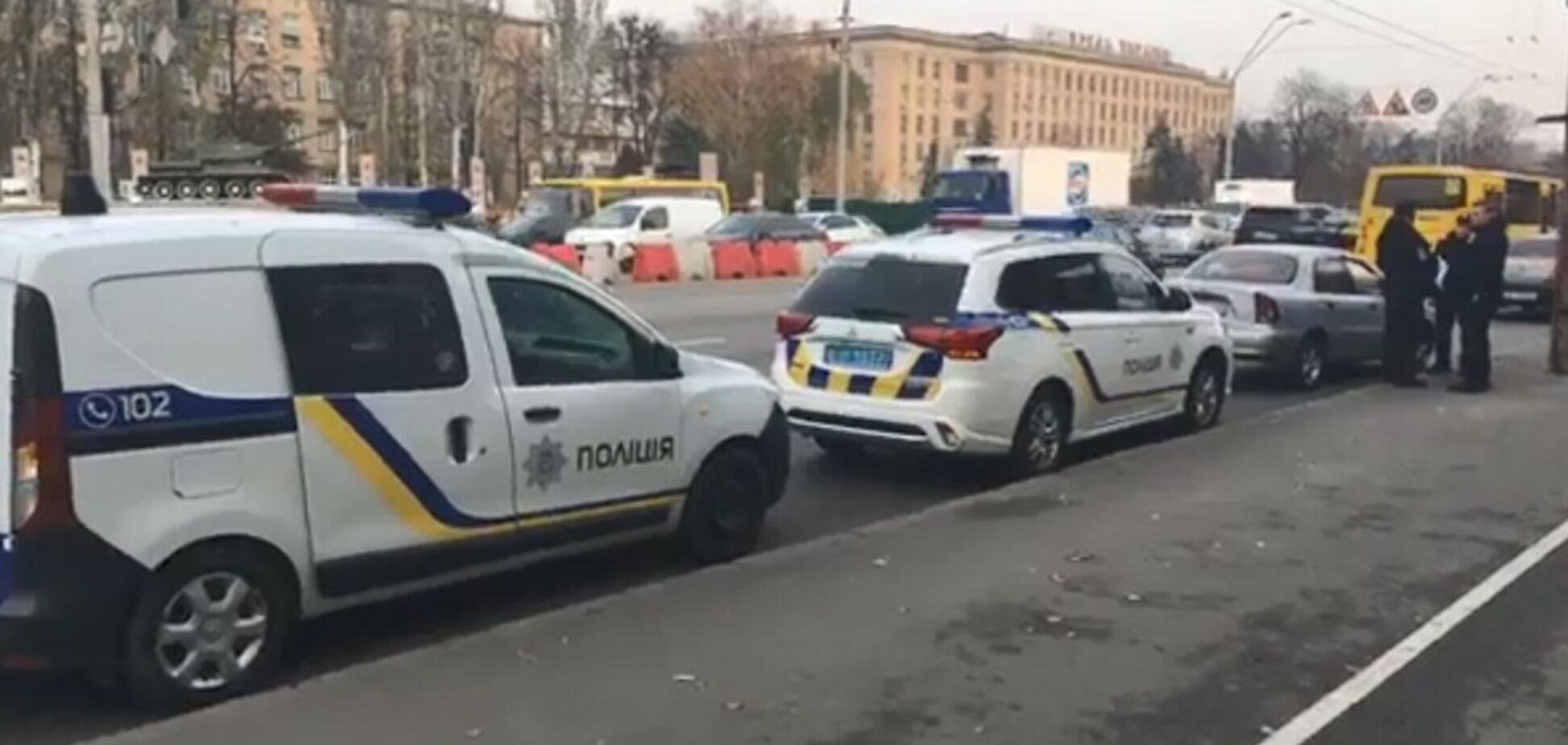 Під Києвом викрали немовля: поліція затримала авто підозрюваних. Відео