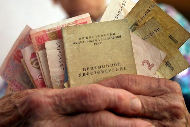 Украинцам грозит повышение пенсионного возраста: Рева раскрыл детали