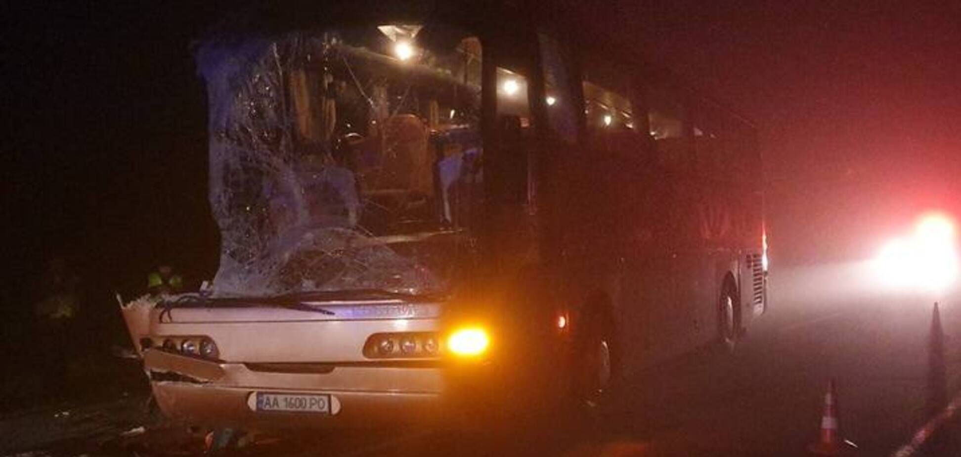 Автобус 'Киев-Варшава' с детьми влетел в фуру: есть погибший. Фото