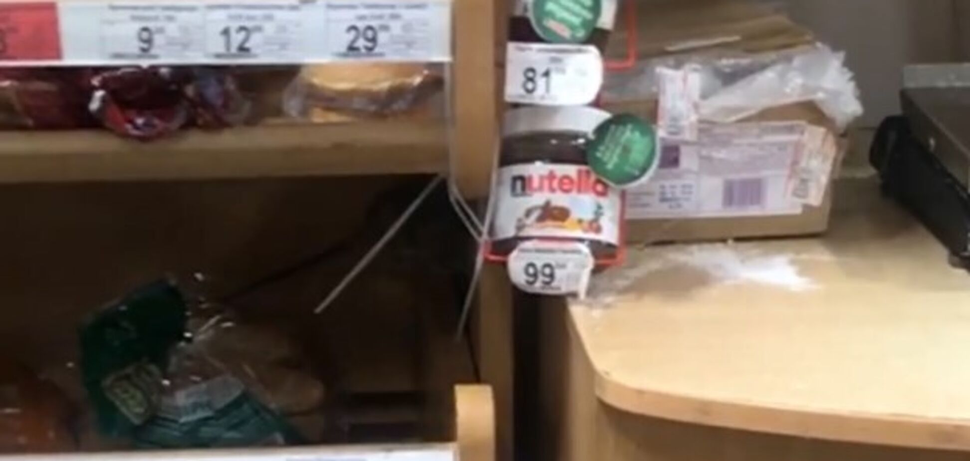 'Живет целая семья!' В известном супермаркете Киева засекли гигантских крыс. Видео