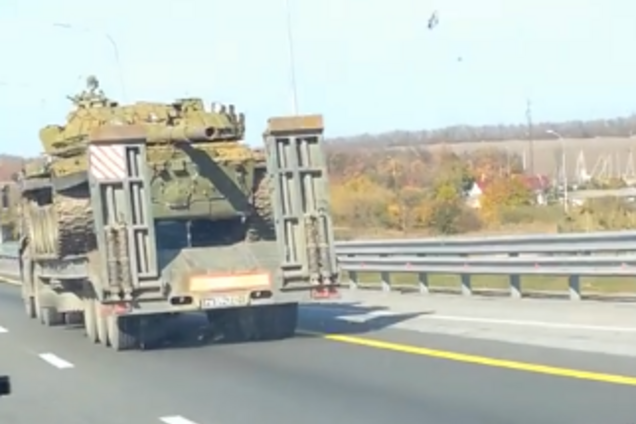 На кордоні з Україною помітили колону танків Путіна