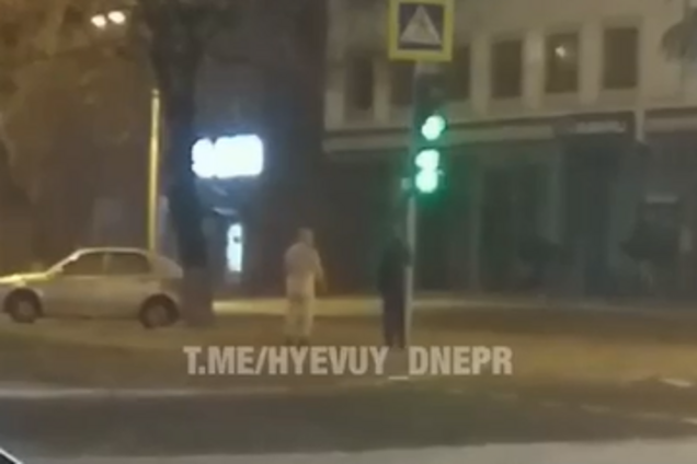 По улицам Днепра прогуливался голый мужчина