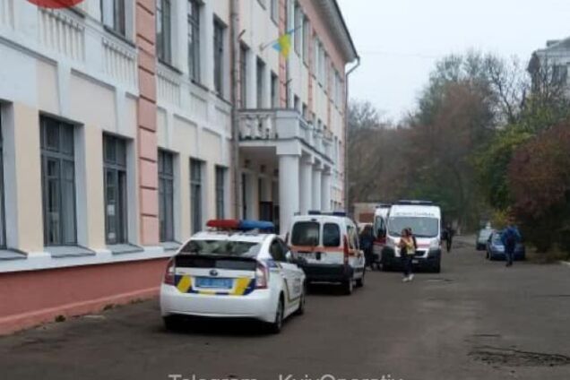 В школе Киева распылили газ: пострадали 10 детей