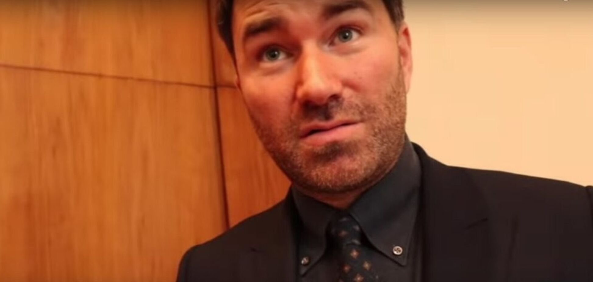 Промоутер Усика назвал ошибкой особый статус Ломаченко