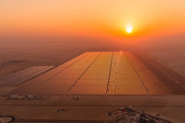 В Африке запустили самую большую в мире солнечную электростанцию: видео