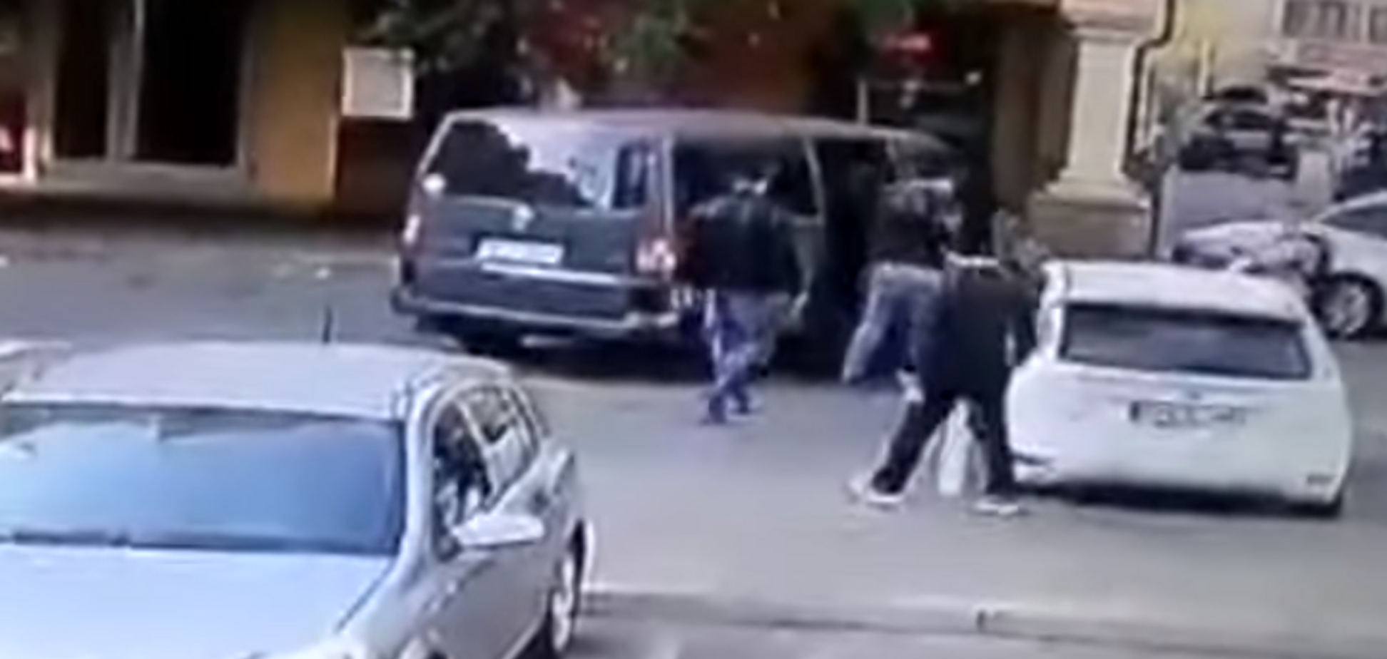 Под Киевом прямо на улице похитили мужчину