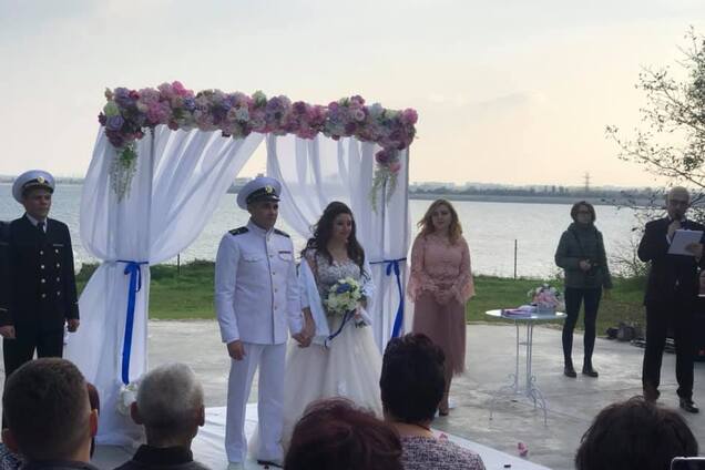 Чекала з полону: звільнений в'язень Кремля порадував мережу зворушливим фото з весілля