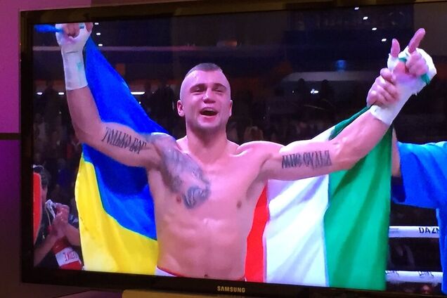 Непереможний боксер захистив чемпіонський титул і вийшов з прапором України