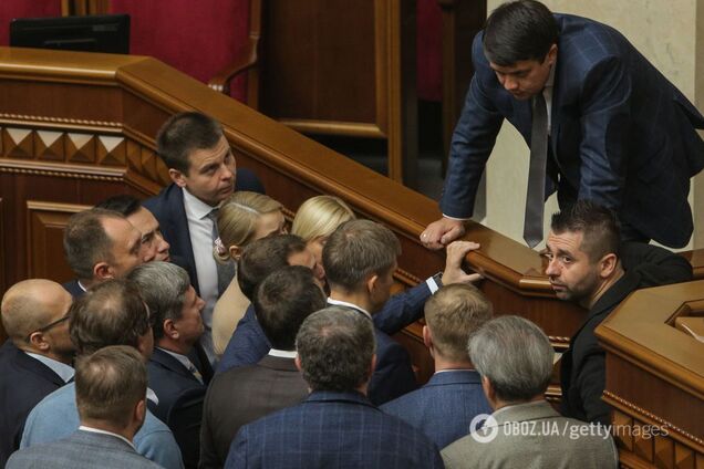 'Протащили ночью': 'слуг народа' обвинили в работе на Россию