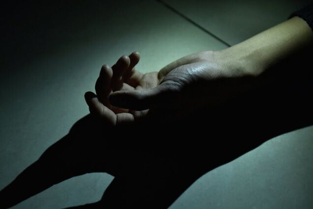 Весь в крові і синцях: в Дніпрі біля підвалу знайшли труп чоловіка