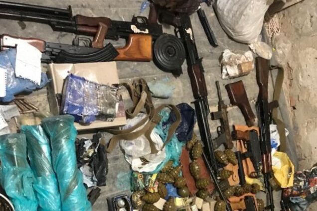 Бандитські розборки в Харкові: у кілера знайшли арсенал зброї. Фото