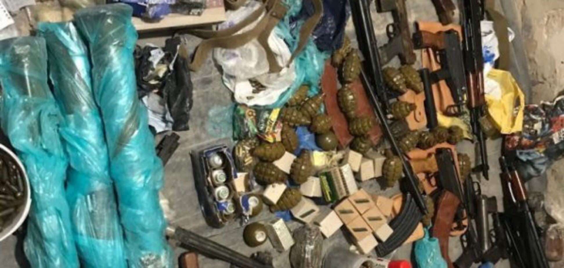 Бандитські розборки в Харкові: у кілера знайшли арсенал зброї. Фото