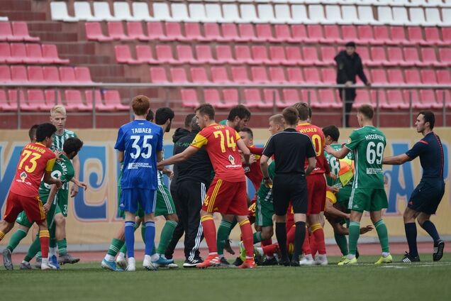 Чеченские футболисты спровоцировали массовую драку в чемпионате России - опубликовано видео