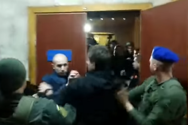 У Києві у суді трапилася бійка через Бандеру і Шухевича