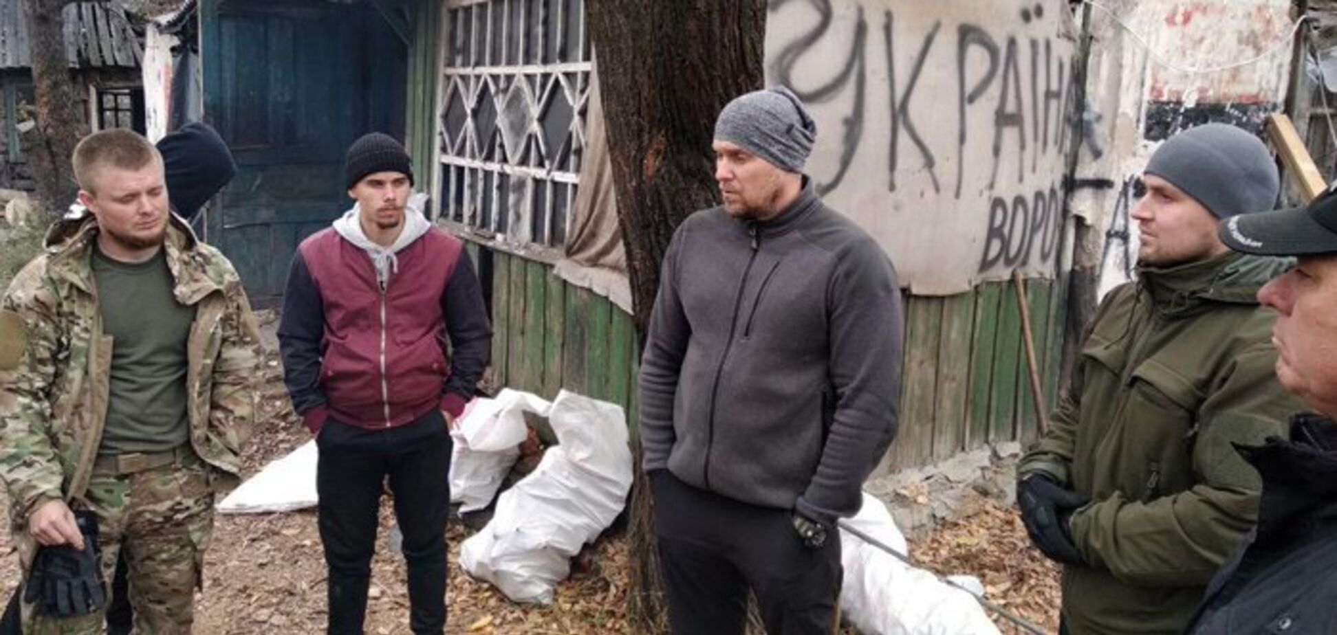 Нацполиция нагрянула к 'Азову' в Золотом: появились новые подробности