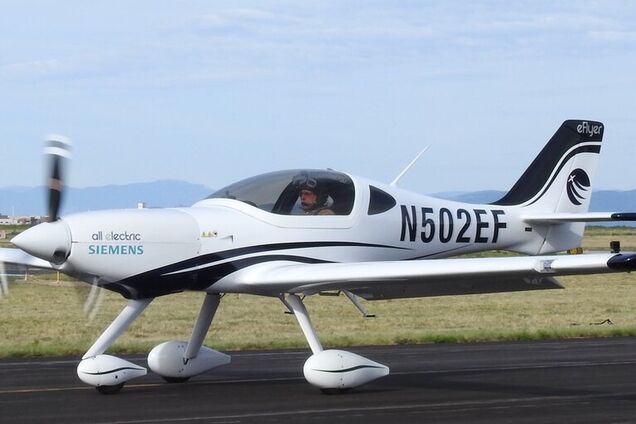 Стать пилотом за час? В США изобрели необычный электросамолет