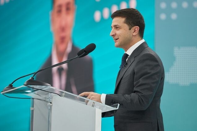 Зеленский выступил на форуме в Мариуполе