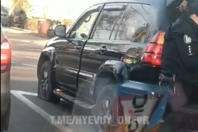 У Дніпрі обстріляли автомобіль: що відомо