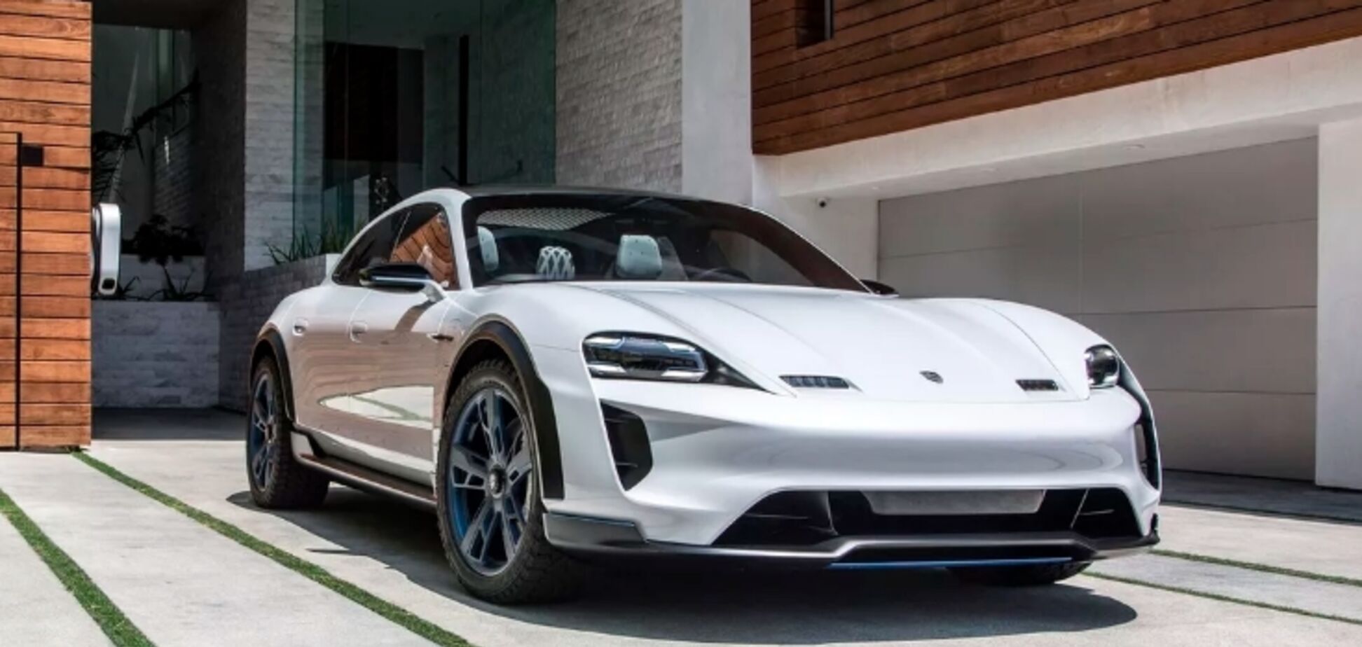 Тайные испытания конкурента Tesla от Porsche попали на видео