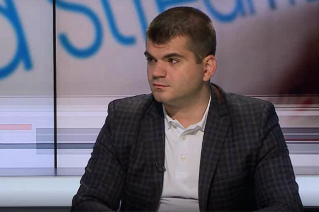 Поки не викорінять корупцію: політолог закликав відкликати всі податкові закопроекти