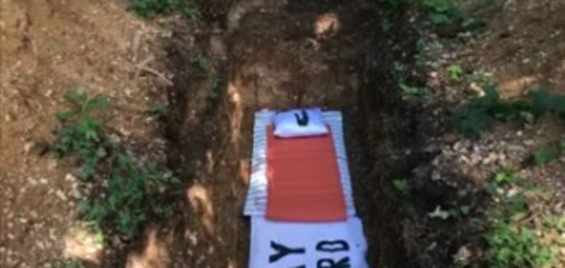 У Нідерландах студентам запропонували полежати в могилі: у чому суть
