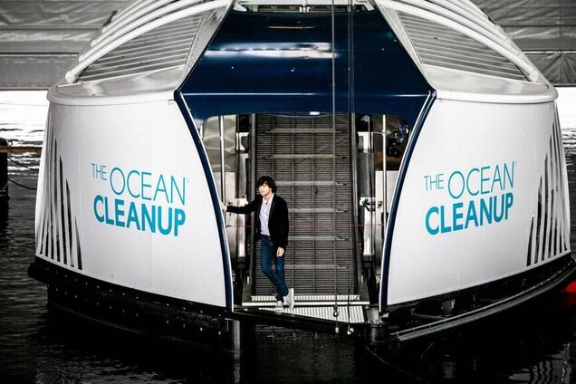 Плавучий робот Interceptor начал охотиться за мусором в океане: видео