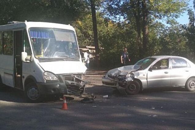В Кривом Роге маршрутка с пассажирами попала в серьезное ДТП: пострадали 8 человек