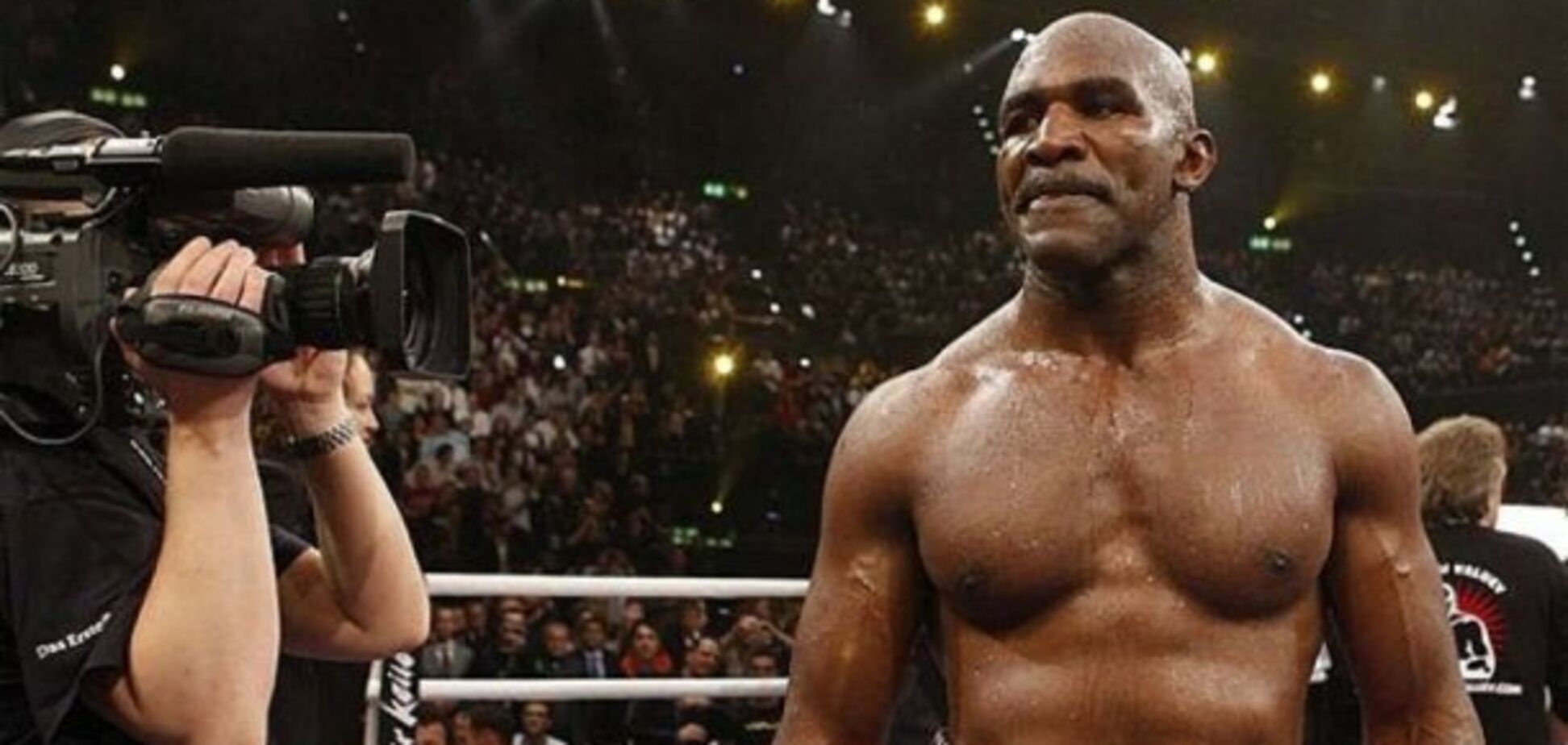Легендарний Холіфілд несподівано оголосив про повернення на ринг