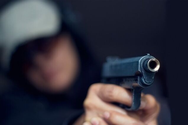Обстреляли жену и маленьких детей: в Кропивницком напали на дом прокурора