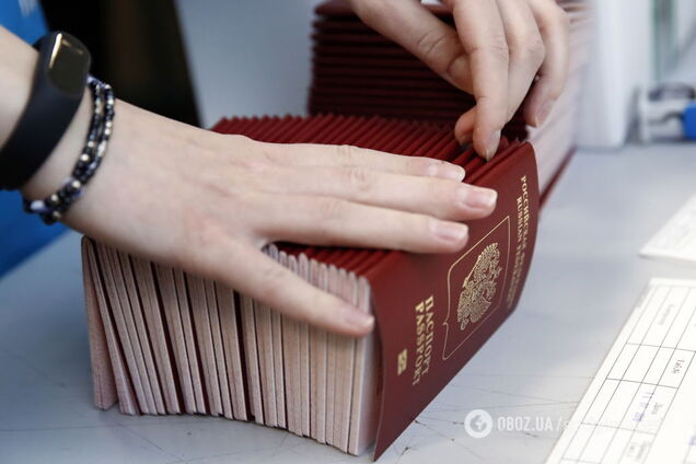 'Тільки Україна': Євросоюз 'відшив' путінські паспорти на Донбасі