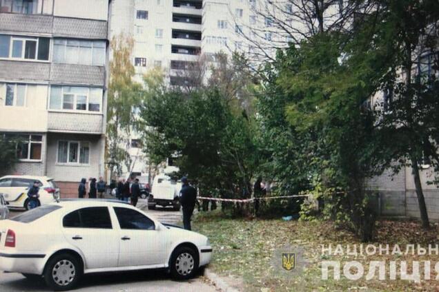 На Київщині мати викинула у вікно новонароджену дитину: моторошні подробиці