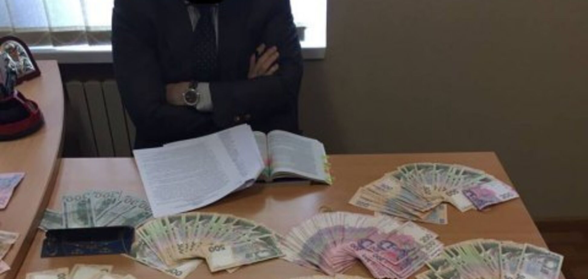 Под Тернополем прокурор сдал руководителей-взяточников: подробности расследования