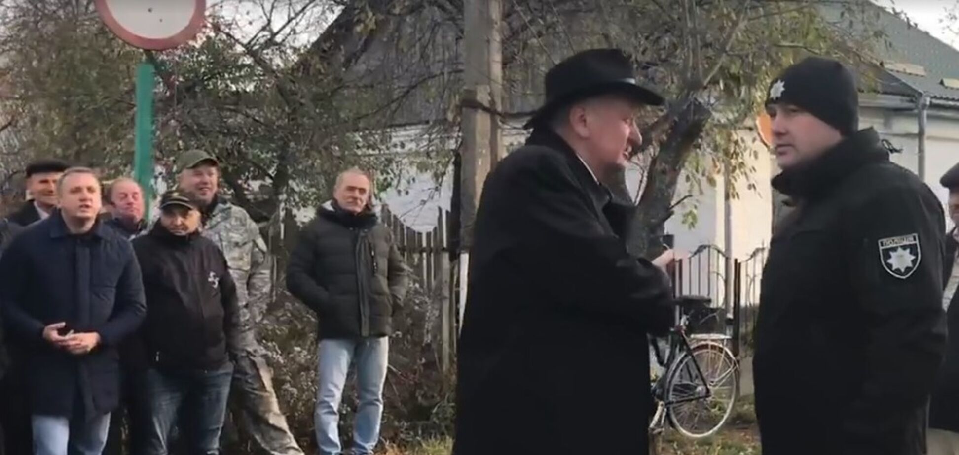 На Волыни люди не пустили на работу судью-взяточника